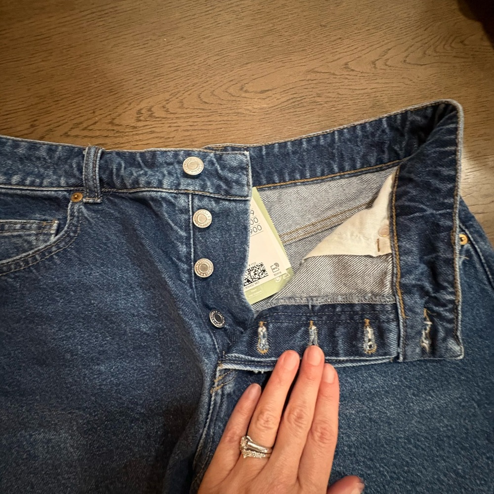 H&M Classic Blue Denim Shorts NWT - Picture 2 of 7